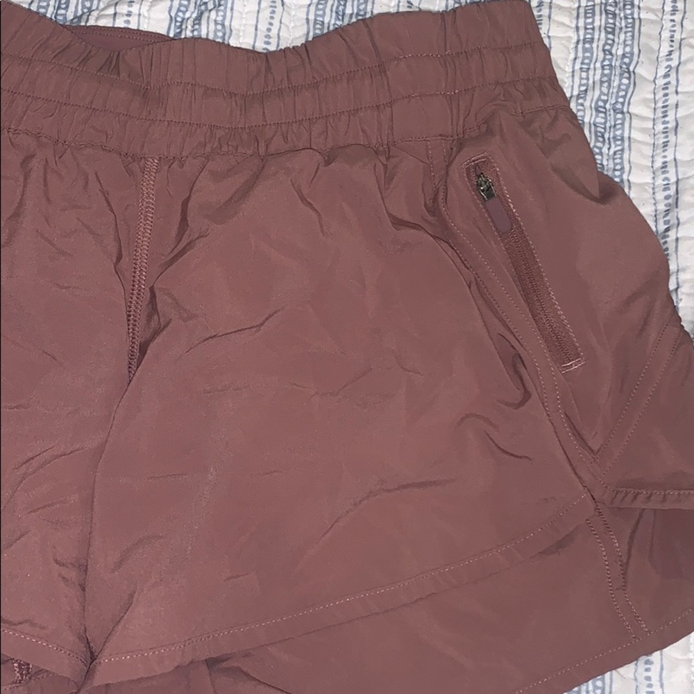 Frosted mulberry lululemon tracker v 4”shorts